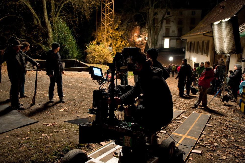 Filmset zum Dreh eines 3-D Horrorfilmes mit Melanie Winiger am 06.11.2010 in Schlossrued auf Schloss Rued. Filmcrew.